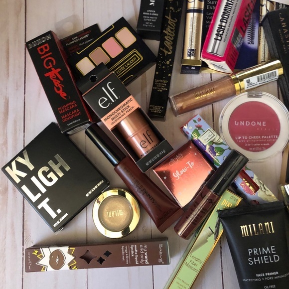Beauty Mystery Box - 10 Items - Make up Bundle - Picture 4 of 6